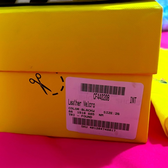 OFF WHITE!!worn couple of times  with box and dust bag boy or girl - Picture 6 of 6